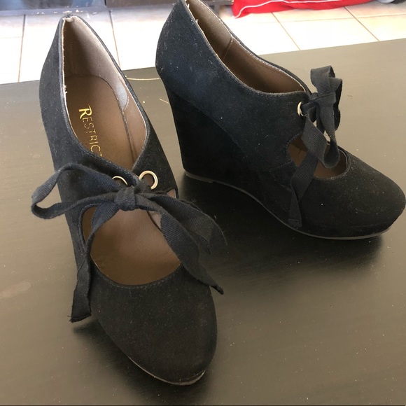 Black suede wedges w/ bow tie | Restricted - Picture 1 of 6